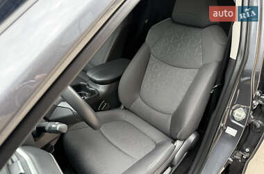 Внедорожник / Кроссовер Toyota RAV4 2023 в 