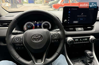 Внедорожник / Кроссовер Toyota RAV4 2023 в 
