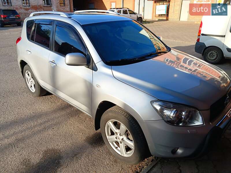 Позашляховик / Кросовер Toyota RAV4 2007 в Ромнах