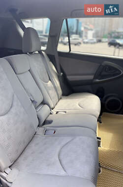 Внедорожник / Кроссовер Toyota RAV4 2011 в 