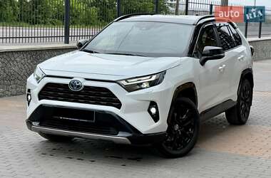 Позашляховик / Кросовер Toyota RAV4 2023 в 