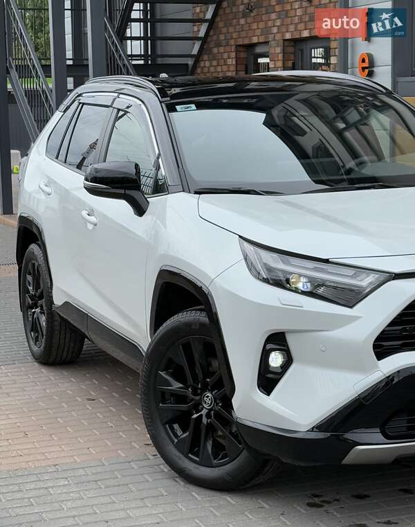 Внедорожник / Кроссовер Toyota RAV4 2023 в Белой Церкви