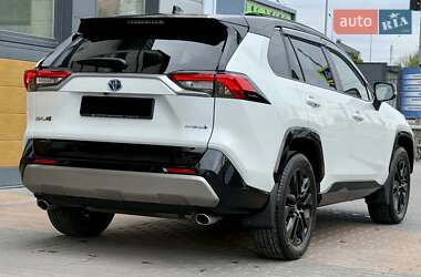 Позашляховик / Кросовер Toyota RAV4 2023 в 