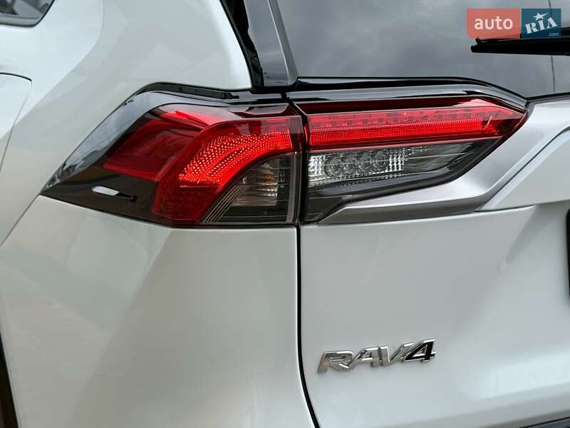 Внедорожник / Кроссовер Toyota RAV4 2023 в Белой Церкви
