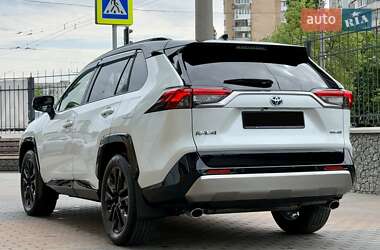 Позашляховик / Кросовер Toyota RAV4 2023 в 