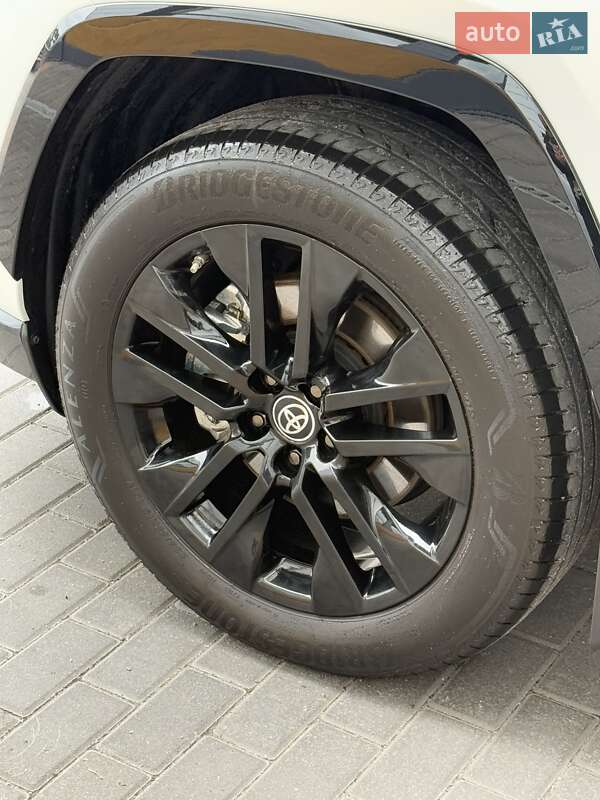 Внедорожник / Кроссовер Toyota RAV4 2023 в Белой Церкви