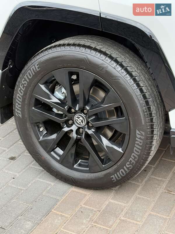Внедорожник / Кроссовер Toyota RAV4 2023 в Белой Церкви