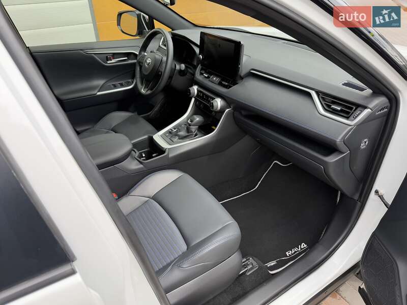 Внедорожник / Кроссовер Toyota RAV4 2023 в Белой Церкви
