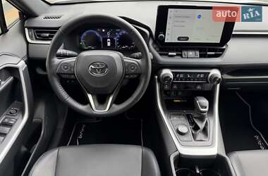 Позашляховик / Кросовер Toyota RAV4 2023 в 