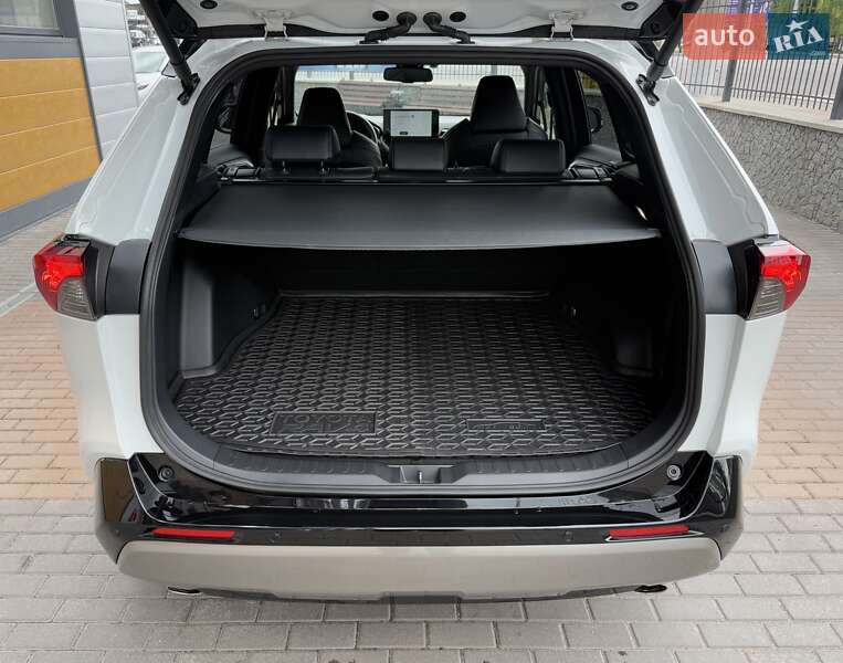 Внедорожник / Кроссовер Toyota RAV4 2023 в Белой Церкви