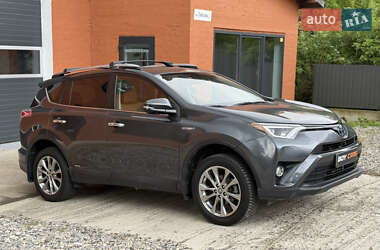 Позашляховик / Кросовер Toyota RAV4 2017 в Івано-Франківську