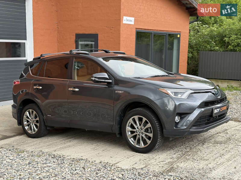 Внедорожник / Кроссовер Toyota RAV4 2017 в 