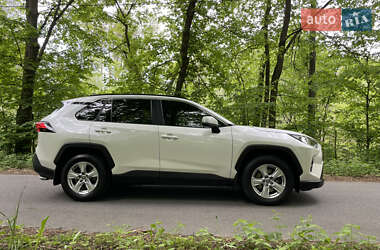Позашляховик / Кросовер Toyota RAV4 2019 в 