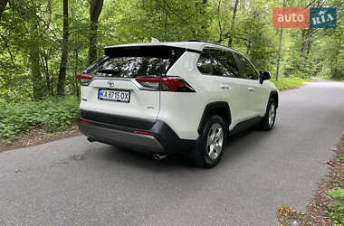 Позашляховик / Кросовер Toyota RAV4 2019 в 