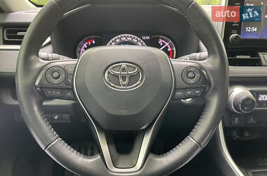 Позашляховик / Кросовер Toyota RAV4 2019 в 