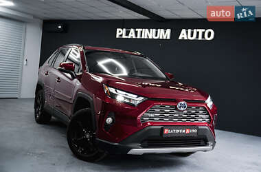 Позашляховик / Кросовер Toyota RAV4 2022 в 