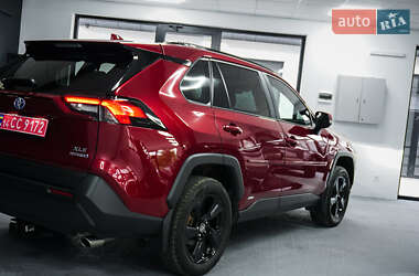 Позашляховик / Кросовер Toyota RAV4 2022 в 