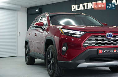 Позашляховик / Кросовер Toyota RAV4 2022 в 