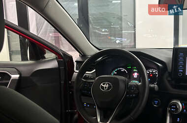 Позашляховик / Кросовер Toyota RAV4 2022 в 