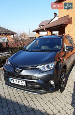 Позашляховик / Кросовер Toyota RAV4 2016 в 