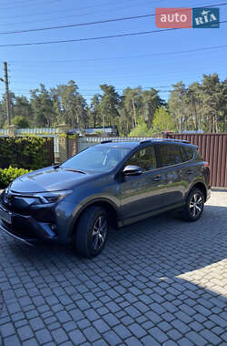 Позашляховик / Кросовер Toyota RAV4 2016 в 