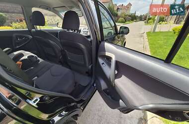 Позашляховик / Кросовер Toyota RAV4 2010 в 