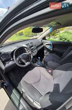 Позашляховик / Кросовер Toyota RAV4 2010 в 