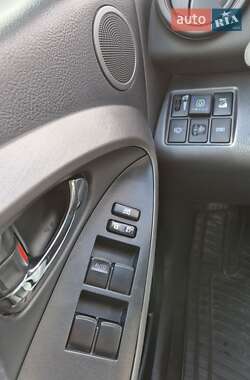 Позашляховик / Кросовер Toyota RAV4 2010 в 