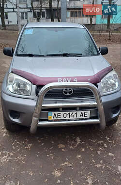 Внедорожник / Кроссовер Toyota RAV4 2005 в 