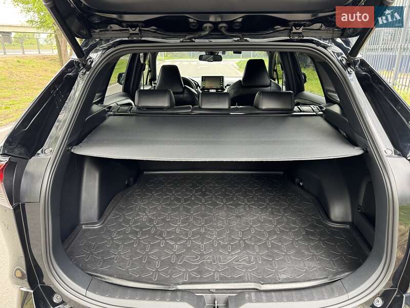Позашляховик / Кросовер Toyota RAV4 2020 в Дніпрі