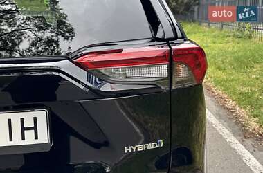 Внедорожник / Кроссовер Toyota RAV4 2020 в 