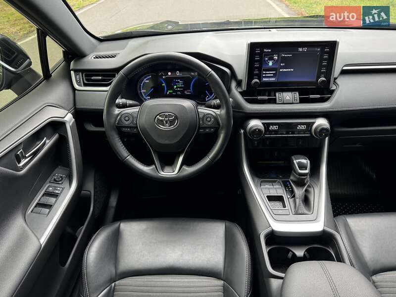 Позашляховик / Кросовер Toyota RAV4 2020 в Дніпрі