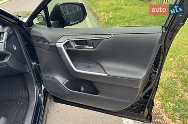 Внедорожник / Кроссовер Toyota RAV4 2020 в 