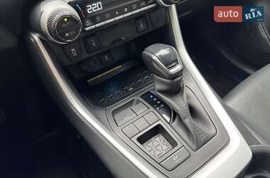 Внедорожник / Кроссовер Toyota RAV4 2020 в 