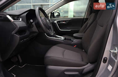Позашляховик / Кросовер Toyota RAV4 2023 в 