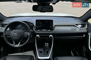 Внедорожник / Кроссовер Toyota RAV4 2020 в 