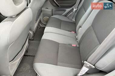 Внедорожник / Кроссовер Toyota RAV4 2003 в 