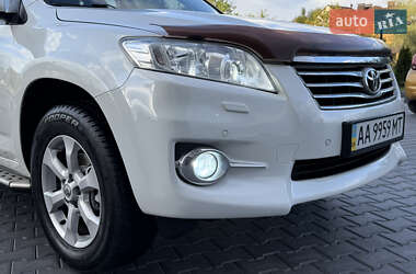 Позашляховик / Кросовер Toyota RAV4 2011 в 