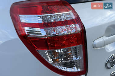 Позашляховик / Кросовер Toyota RAV4 2011 в 
