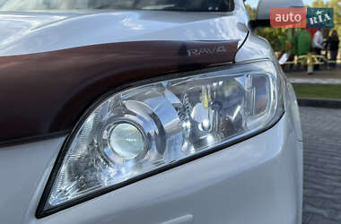 Позашляховик / Кросовер Toyota RAV4 2011 в 