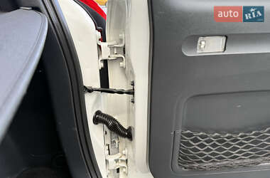 Позашляховик / Кросовер Toyota RAV4 2011 в 