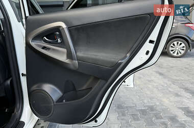 Позашляховик / Кросовер Toyota RAV4 2011 в 