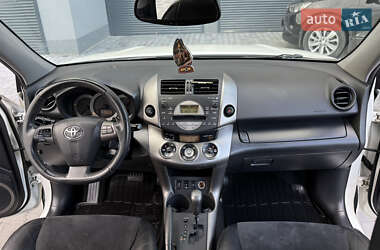 Позашляховик / Кросовер Toyota RAV4 2011 в 