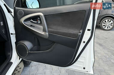 Позашляховик / Кросовер Toyota RAV4 2011 в 