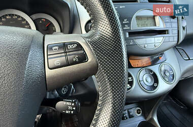 Позашляховик / Кросовер Toyota RAV4 2011 в 