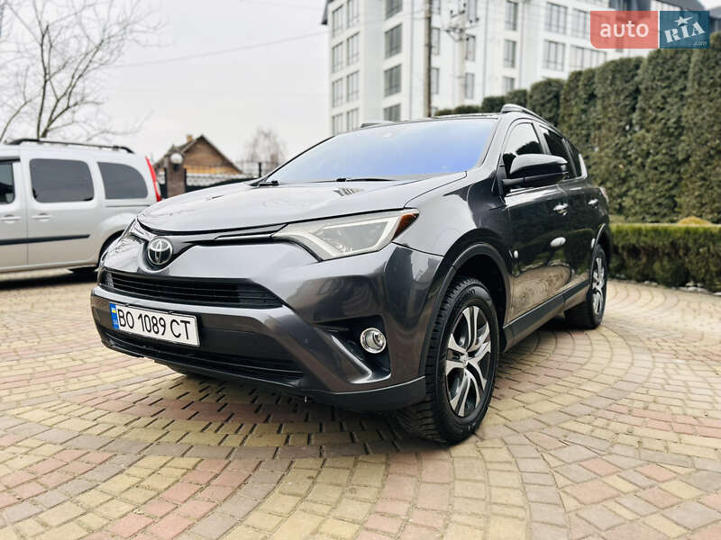 Позашляховик / Кросовер Toyota RAV4 2017 в Дубні