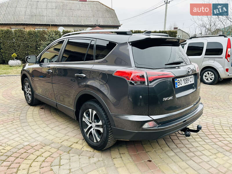 Позашляховик / Кросовер Toyota RAV4 2017 в Дубні