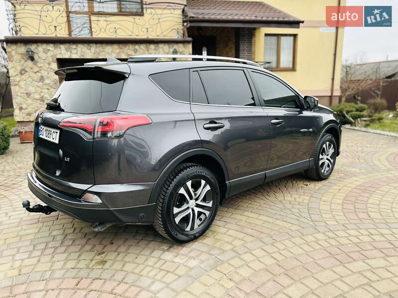 Позашляховик / Кросовер Toyota RAV4 2017 в Дубні