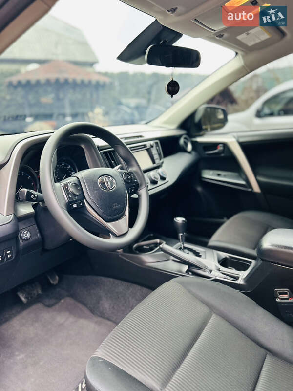 Позашляховик / Кросовер Toyota RAV4 2017 в Дубні