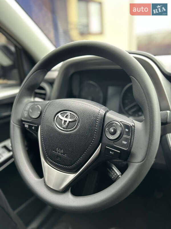 Позашляховик / Кросовер Toyota RAV4 2017 в Дубні